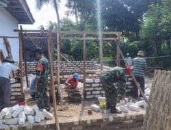 TNI Bareng Warga Gotong Royong Kebut Pembangunan RTLH di Ambunten