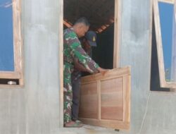 Satgas TMMD Pasang Pintu RTLH milik Bakri