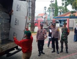 Babinsa Kawal Distribusi Logistik Pemilu ke PPK Kalianget