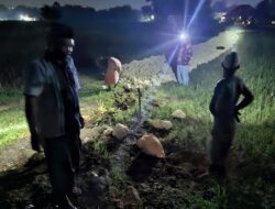 Pemerintah Abai, Warga Desa Bragung Bangun Jalan Pakai Dana Pribadi