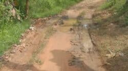 Akses Jalan Desa Gunung Kembar Dibiarkan Rusak Parah, Warga Pertanyakan Dana Desa