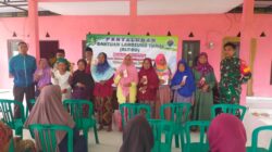 Babinsa Kawal Penyaluran BLT Dana Desa di Desa Sogian