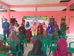 Babinsa Kawal Penyaluran BLT Dana Desa di Desa Sogian