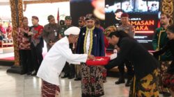Dandim 0827/Sumenep Terima Kembali Pusaka Keris dari Para Empu Usai Jamasan di Aengtongtong