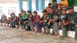 TNI dan Warga Karang Nangka Kompak Bersihkan Masjid
