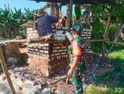 Babinsa Batuputih Bantu Warga Bangun Jamban Sehat