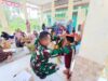 Babinsa Dasuk Dampingi Vaksinasi Campak di Posyandu Desa Semaan
