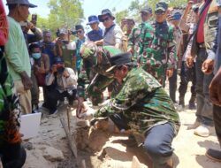 Kasdim 0827 Dampingi Wabup Sumenep Bantu Warga Terdampak Gempa di Pulau Sapudi