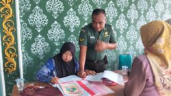 Babinsa Rubaru Dampingi Imunisasi Campak Anak, Ajak Warga Sadar Pentingnya Vaksinasi
