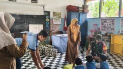 Babinsa Manding Pastikan MBG Tepat Sasaran