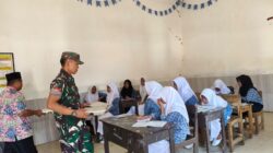 Babinsa Manding Setia Mengawal Makan Bergizi Anak Sekolah
