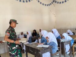 Babinsa Manding Setia Mengawal Makan Bergizi Anak Sekolah