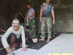 Rumah Sami’ Hampir Rampung, Satgas TMMD Pasang Keramik RTLH