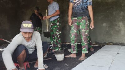 Rumah Sami’ Hampir Rampung, Satgas TMMD Pasang Keramik RTLH