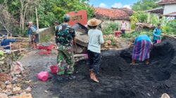 Dikebut Tanpa Henti, TNI dan Warga Cor Jembatan Perintis Garuda di Ambunten
