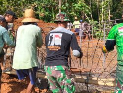 Pasang Anchor Beton, TNI dan Warga Percepat Pembangunan Jembatan Garuda Sumenep