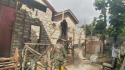 Babinsa Bantu Bangun Rumah Warga Pragaan, Harapan Baru Mulai Berdiri dari Tembok Bata