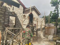 Babinsa Bantu Bangun Rumah Warga Pragaan, Harapan Baru Mulai Berdiri dari Tembok Bata