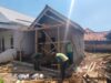 Babinsa Pasongsongan Bantu Pembangunan RTLH, Teras dan Atap Rumah Mulai Dikerjakan