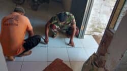 Rumah Hampir Layak Huni, Babinsa Lenteng Kawal Renovasi Hingga Tuntas