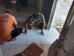 Rumah Hampir Layak Huni, Babinsa Lenteng Kawal Renovasi Hingga Tuntas