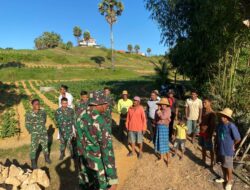 Babinsa Matangkan Persiapan Pembangunan Jembatan Karang Bersama Warga