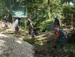 Jembatan Bambu Rusak Parah, Warga Gapura Bersiap Sambut Jembatan Beton