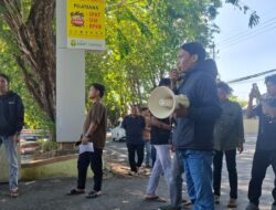 Pola Komunikasi Dinilai Buruk, JD Sumekar Kepung Polresta Sumenep