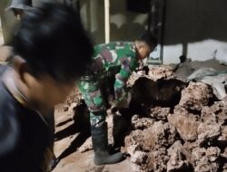 Gelap Malam Tak Surutkan Semangat Bangun Jembatan KBSB Gapura