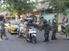 Ratusan Nasi Kotak Ludes, Jumat Berkah Kodim Sumenep Sambangi Warga di Jalan