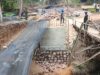 Pembangunan Jembatan Belimbing Lanjuk Berjalan, Tebing Pondasi Mulai Diperkuat