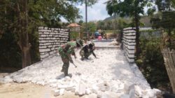 Bakti TNI AD Lanjutkan Pengurukan Jalan Menuju Jembatan Galuguran