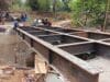 Pengecoran Angkur Perkuat Konstruksi Jembatan Belimbing di Manding