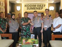 Dandim Sumenep Terima Kejutan Kapolresta di HUT TNI